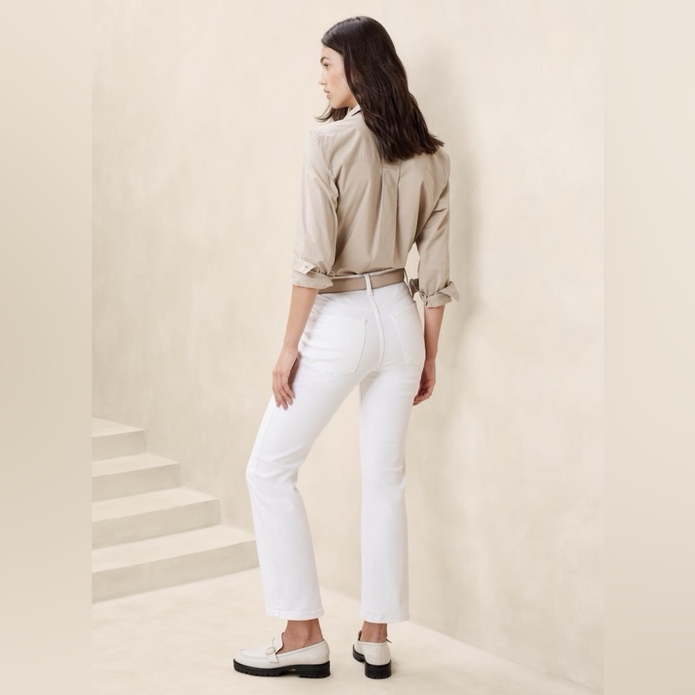 NWT! Banana Republic Pure White High-Rise Bootcut Crop Jean - SIZE 28/6 🩷 - Picture 2 of 4